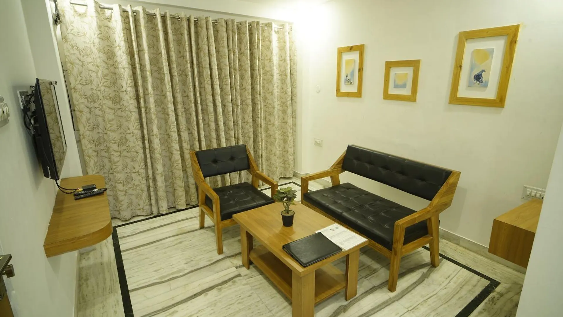 Hotel Udai Niwas By The Lake Udaipur 3*,  India