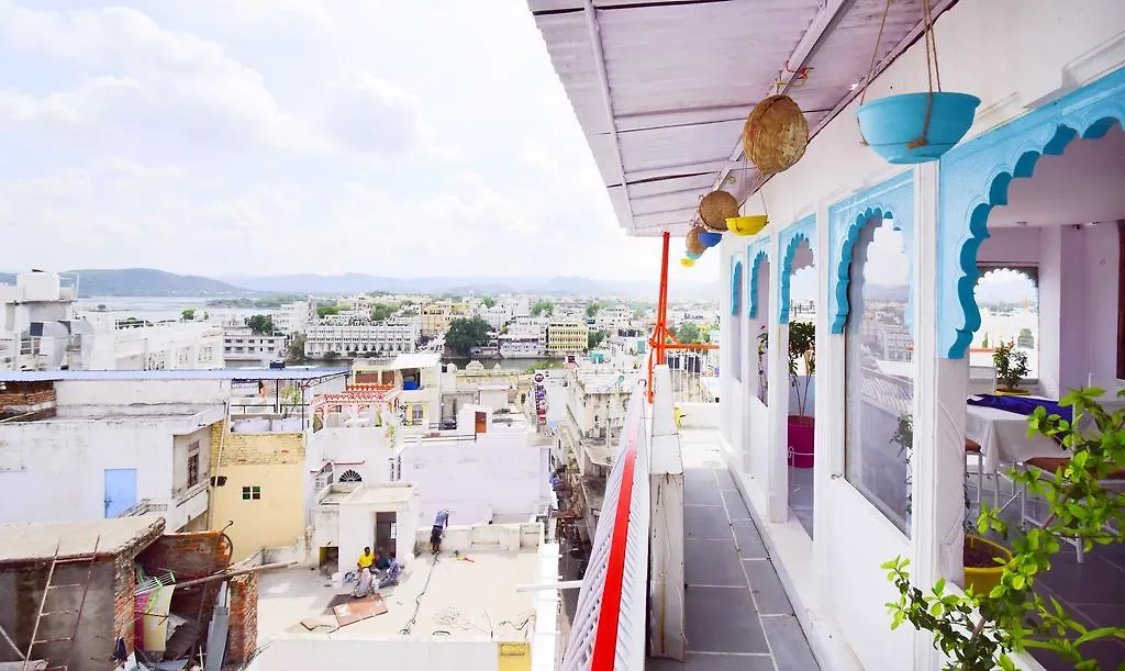 ***  Hotel Udai Niwas By The Lake Udaipur India